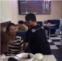 教孩子学会做人是父母重要的责任,父母要正确引导让孩子学会做人