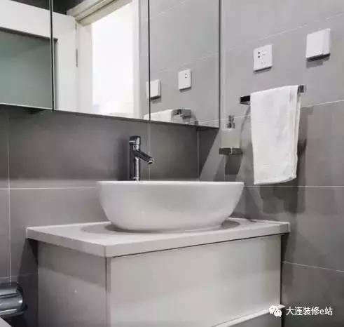 大连装修-N款流行镜柜：镜柜是个好东西，是镜子也可收纳