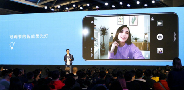 堆料千元机，荣耀畅玩7c发布899元起