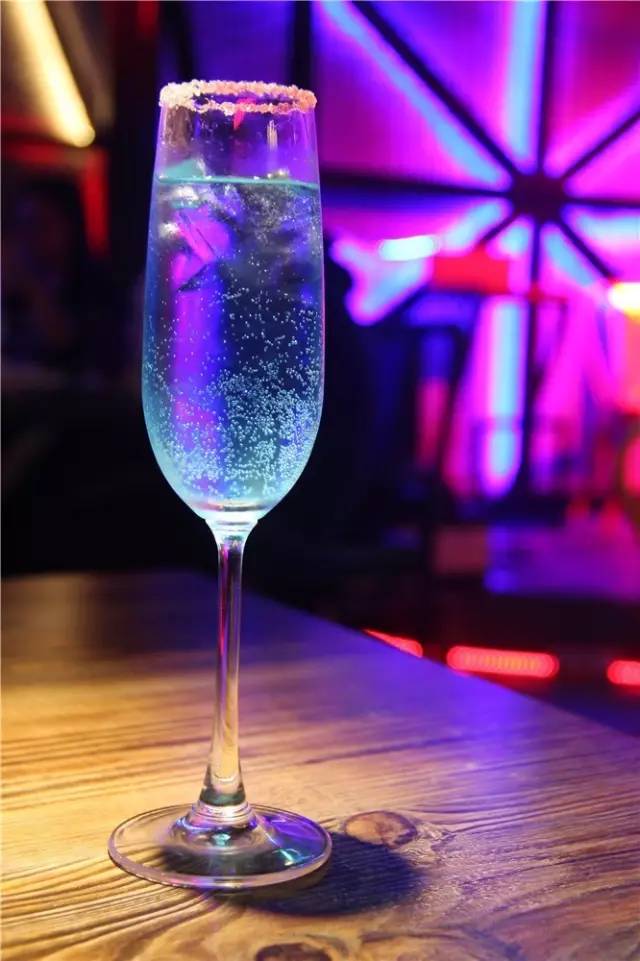 这家小馆子菜单上居然有奥数题！跑去求虐的吃货还不少！