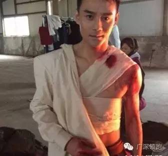 男神王凯：饭前健身房，饭后楼下慢跑衣架子是这样练成的