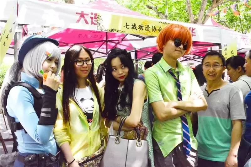 大连理工大学校园嘉年华 七域动漫协会宅舞燃爆全场！