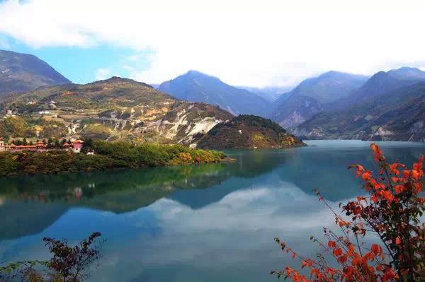 四川哪里有冷门又好玩的地方,四川最漂亮十大湖