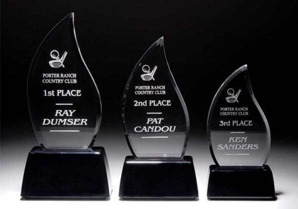 它神奇到能够让光线拐弯，毛主席像章都曾用它制作