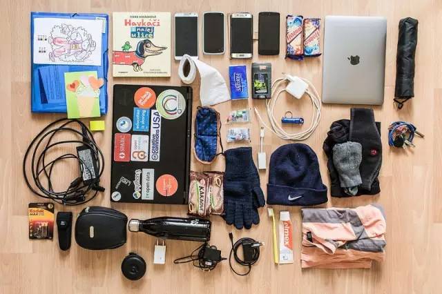 我们撬开了14个黑客的背包，看了看他们每天究竟带着些什么