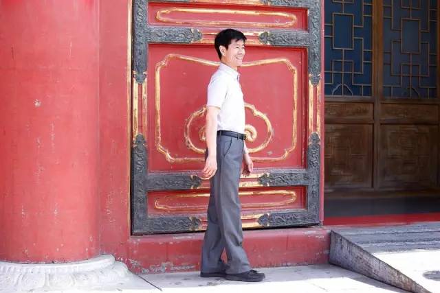 我们把专门给皇上修表的那位师傅“挖”出来了