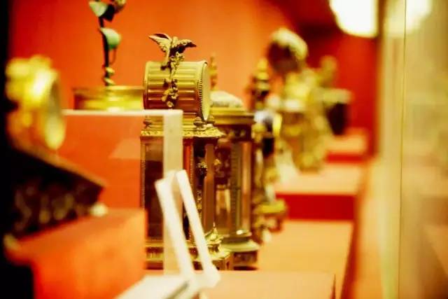 我们把专门给皇上修表的那位师傅“挖”出来了