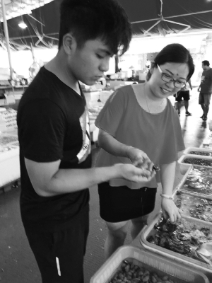 承诺帮挑海鲜不收费她获评守信人物