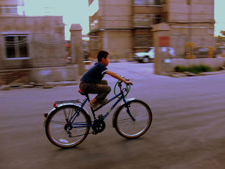 骑行撞倒老奶奶,家有儿女刘星骑车撞到老奶奶