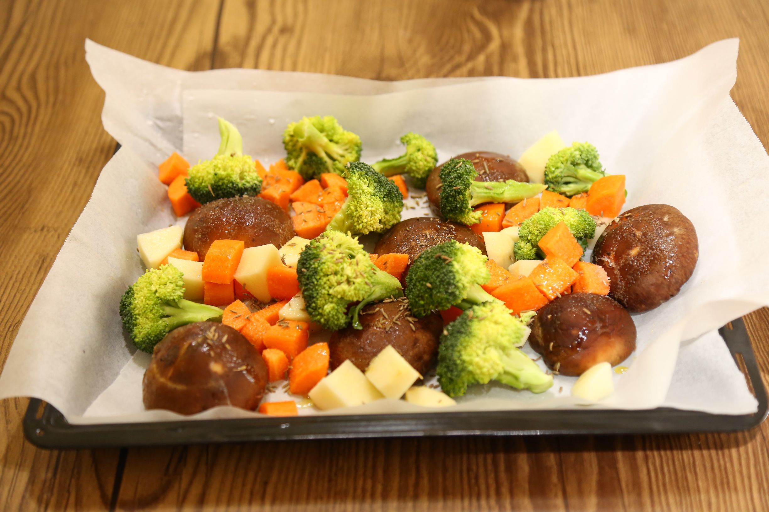 烤羊腿和烤小羊腿,羊腿怎么烤好吃碳烤羊腿