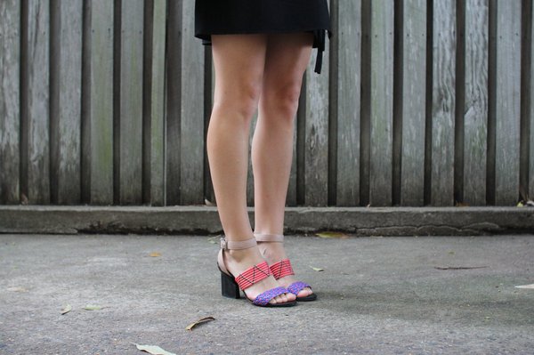 盘点百搭爆款大牌凉鞋,2022年夏明星同款的凉鞋爆款