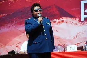 在汪涵陪伴下见初恋、跳韩舞，被韩红少女心吓到了，同性传闻假？