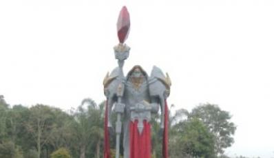 刀妹塔下强杀防御塔来不及攻击,lol塔下强杀容易a塔咋办