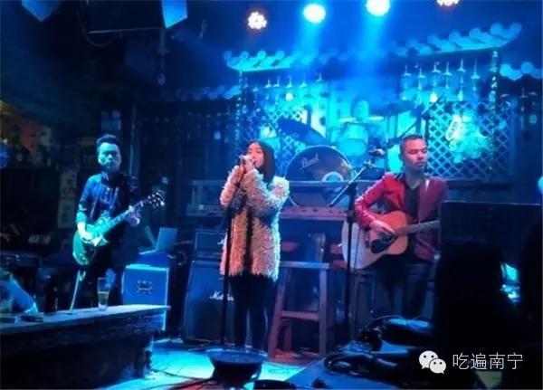 江北区能够看球的夜宵店,江北能够看球赛的酒吧