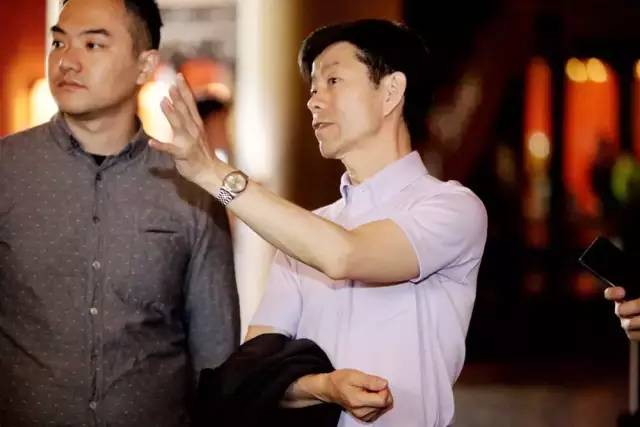 我们把专门给皇上修表的那位师傅“挖”出来了