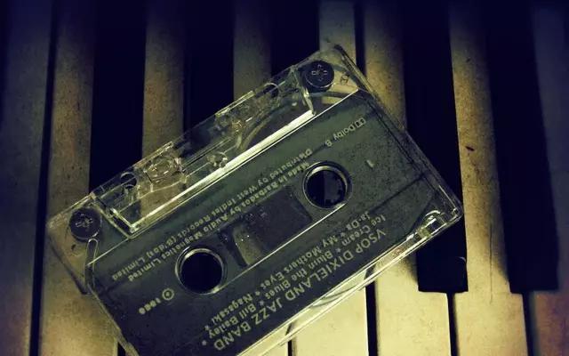 “藏宝”：存住时间的宝库，“鉴宝”：家门口的米开朗基罗