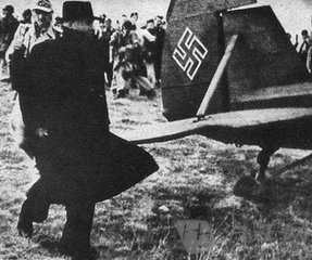 他是法西斯创始人，多次背叛希特勒却受到希特勒一生的拥护