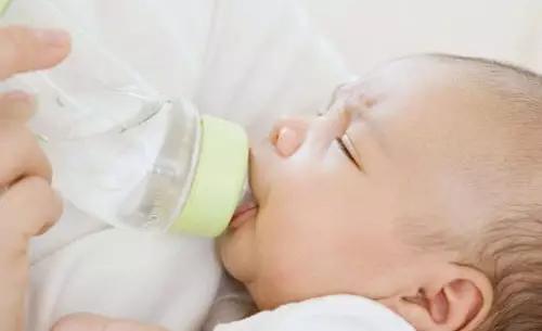 宝宝一天一夜没拉大便屁多怎么办,宝宝一天不大便是便秘吗