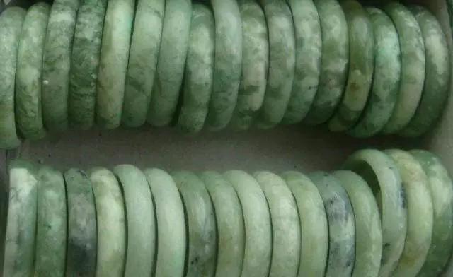 假玉镯戴上对身体不好用啥消毒,假玉镯戴时间长了会是什么样的