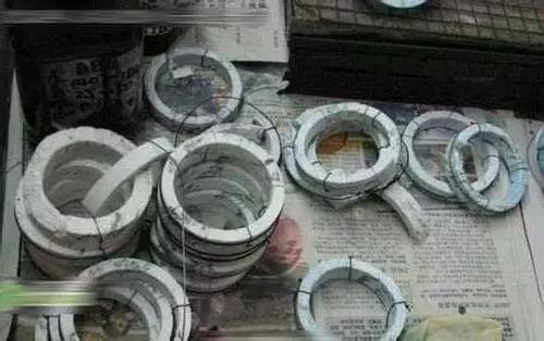 假玉镯戴上对身体不好用啥消毒,假玉镯戴时间长了会是什么样的