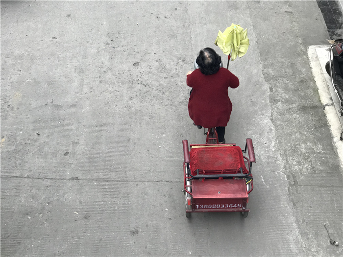 乱逛|曾经我总是跟着大人赶犀浦