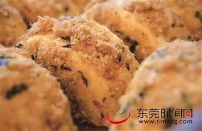 小朋友第一次做肉松小贝,自制肉松小贝好吃到飞起