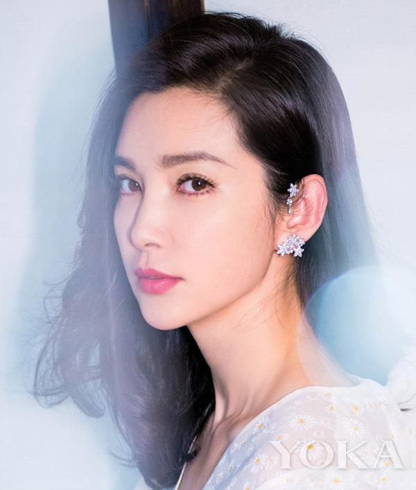 当小鲜肉都开始浓妆艳抹女明星都换上了高段位裸妆