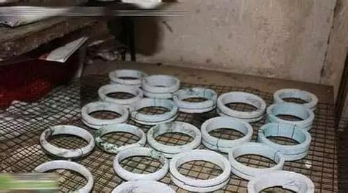 假玉镯戴上对身体不好用啥消毒,假玉镯戴时间长了会是什么样的