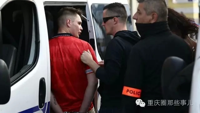 别怂，怼他~英俄球迷干上了！