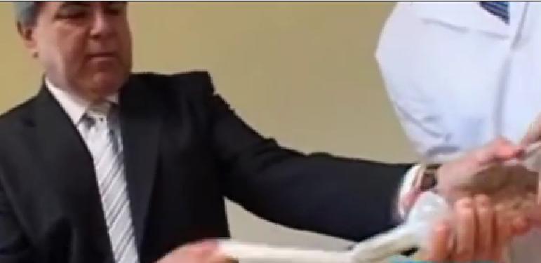 谁会想到，分娩辅助器点子，来自空瓶取软木塞