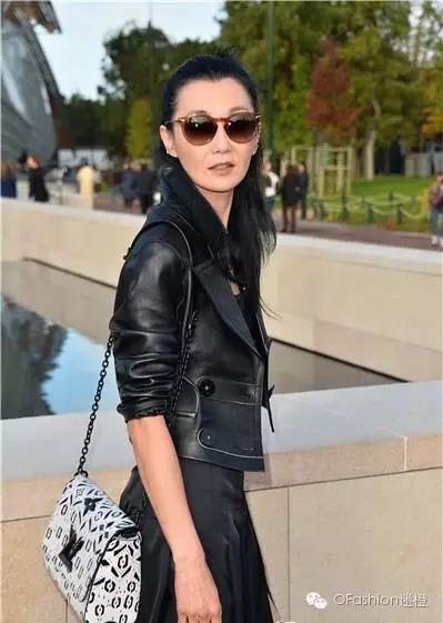 别嫌弃带LOGO的包了，那是你没挑对！