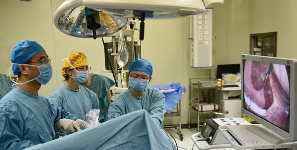 胎儿长在肝上,长在肝脏里的胎儿