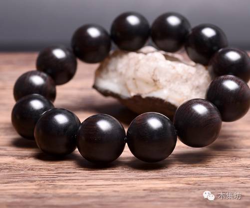 四川顶级乌木手串,稀有木材世人珍重的乌木手串
