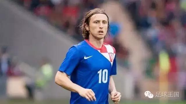 绝对巨星齐达内完全版,天下足球绝对巨星莫德里奇