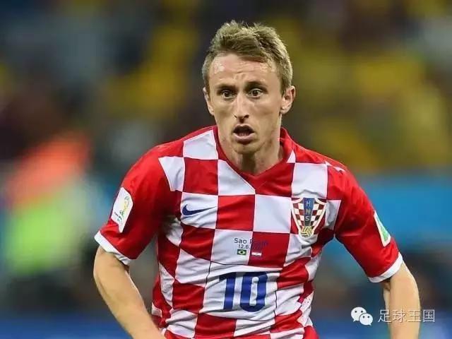 绝对巨星齐达内完全版,天下足球绝对巨星莫德里奇