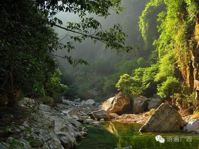 上林，有一条美如少女般不谙世事的小河