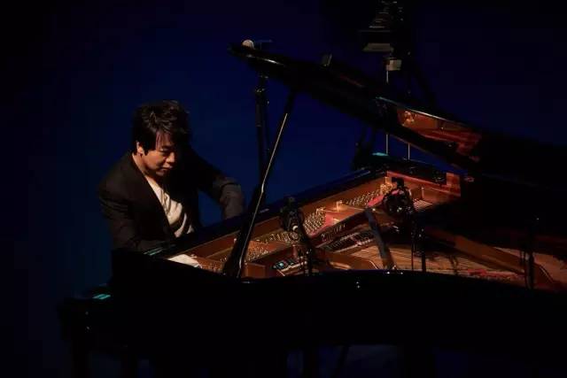 钢琴天才郎朗的故事,郎朗的天赋和勤奋