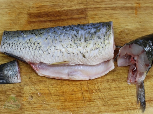 生鱼切鱼片的正确方法和技巧,怎么处理鱼片才嫩滑