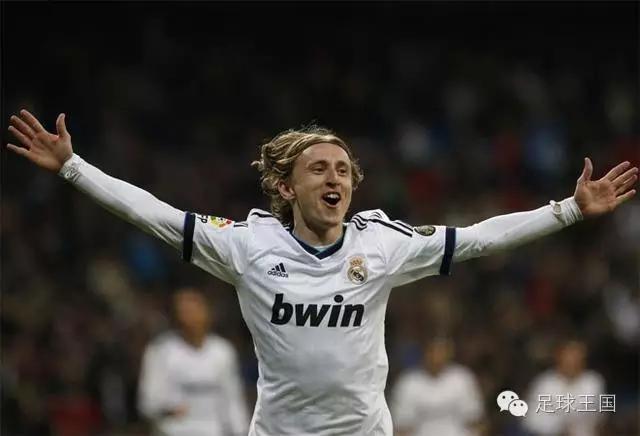 绝对巨星齐达内完全版,天下足球绝对巨星莫德里奇