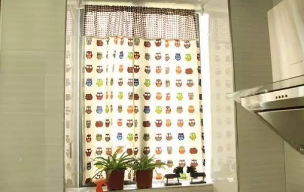 90后妹子花1万元改造出租房 (90后出租房改造图)