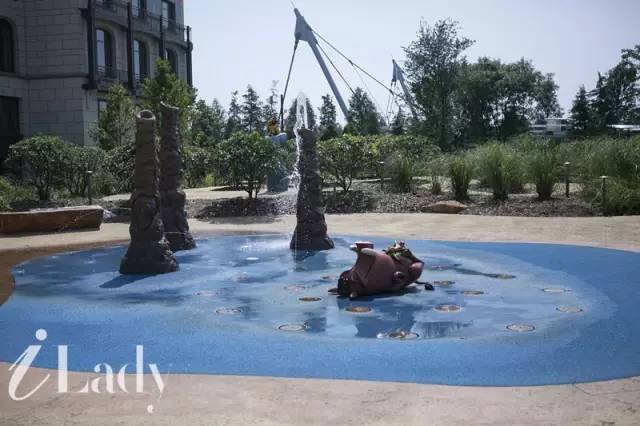 迪士尼不能带自拍杆个人怎么拍照,去上海迪士尼能够带自拍杆进去吗