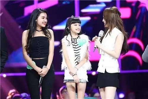 张韶涵经历过众叛亲离,张韶涵被怒评唱得不像戏腔