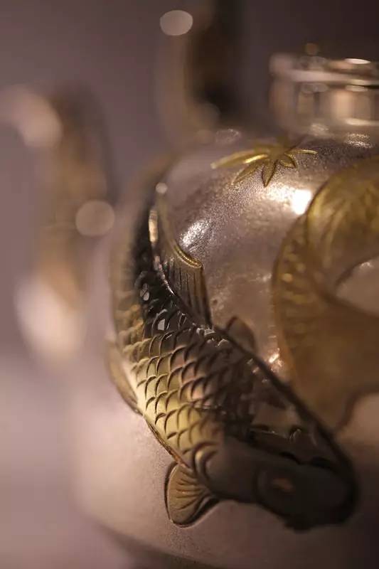 银壶和铁壶烧水泡茶区别,用银壶煮水好还是用银壶泡茶好