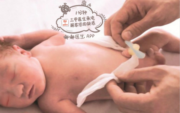 肚脐不能乱抠吗,宝宝总抠肚脐眼有什么小妙招