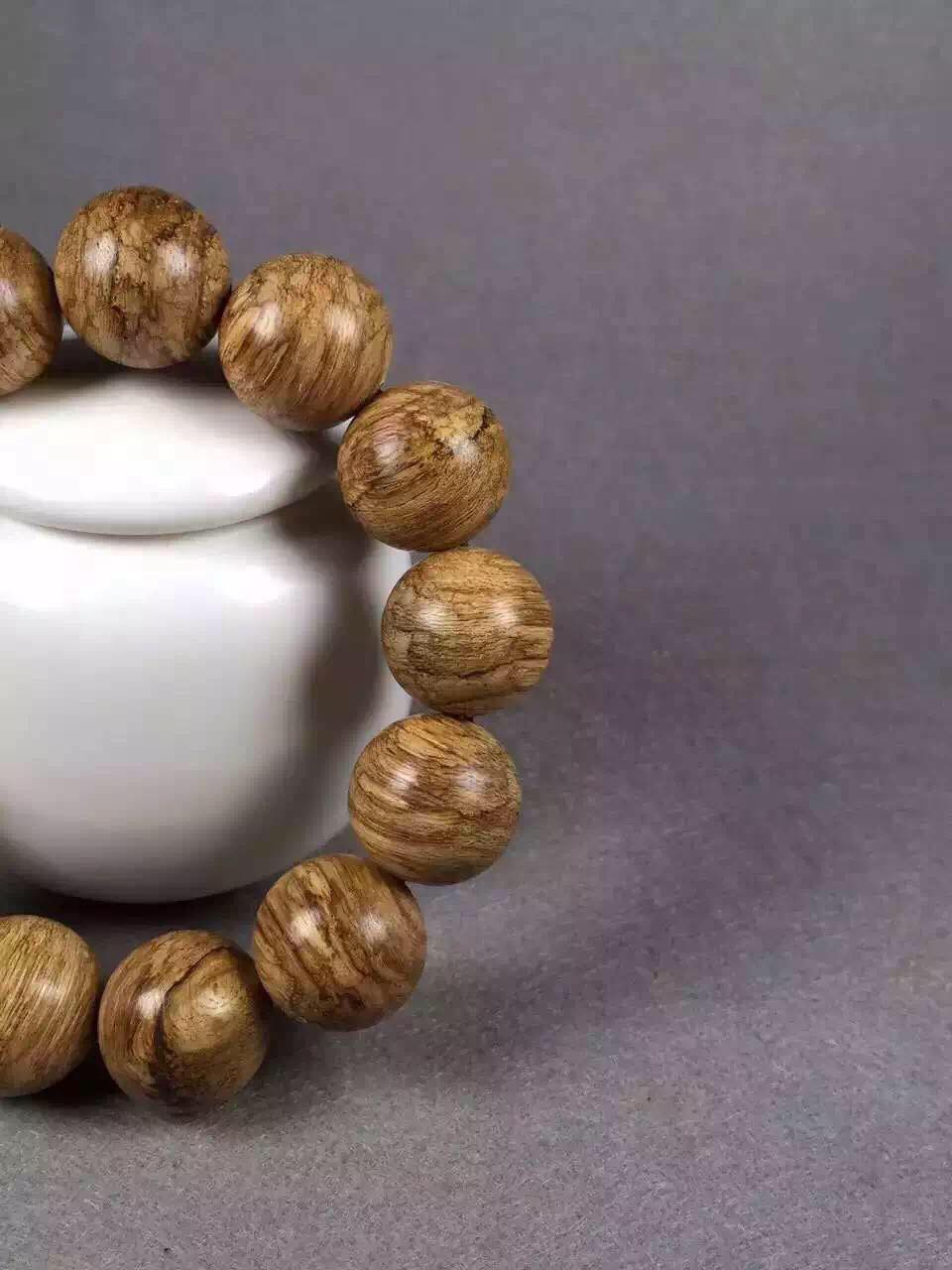 沉香手串掉色了怎么保养,沉香琥珀木手串的保养