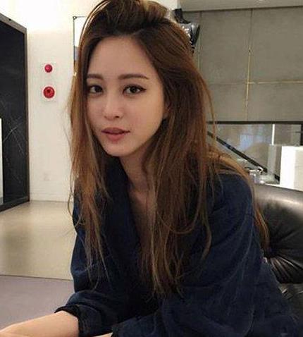 韩国发型女中长发明星,韩国卷发发型中长发