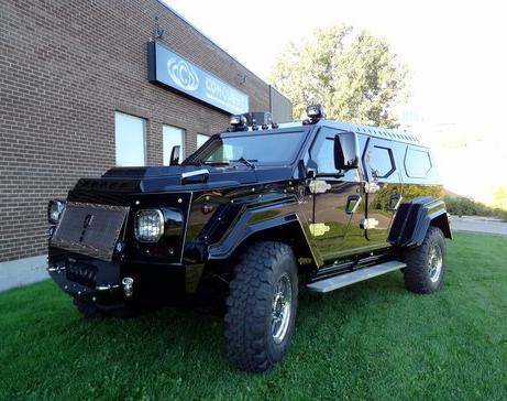 女土豪开1800万“装甲车”验车上牌，比12辆奥迪Q7还贵！