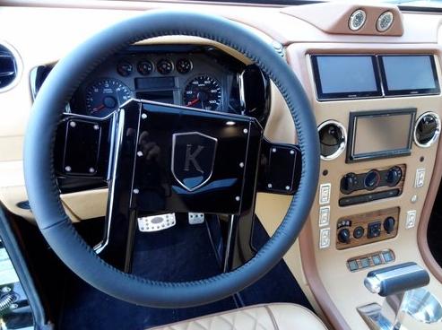 女土豪开1800万“装甲车”验车上牌，比12辆奥迪Q7还贵！