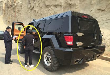 女土豪开1800万“装甲车”验车上牌，比12辆奥迪Q7还贵！