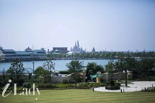 迪士尼不能带自拍杆个人怎么拍照,去上海迪士尼能够带自拍杆进去吗